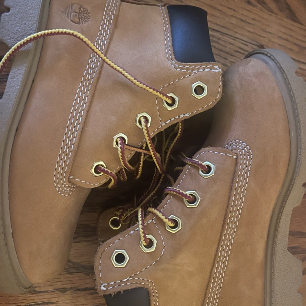 Timberland Boots - Picture 2 of 3